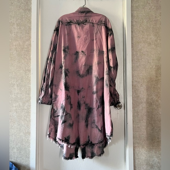 OLI & HAIL Pink and Black Acid Wash Tie-Dye Button-Down Shirt Dress Duster - Picture 6 of 9